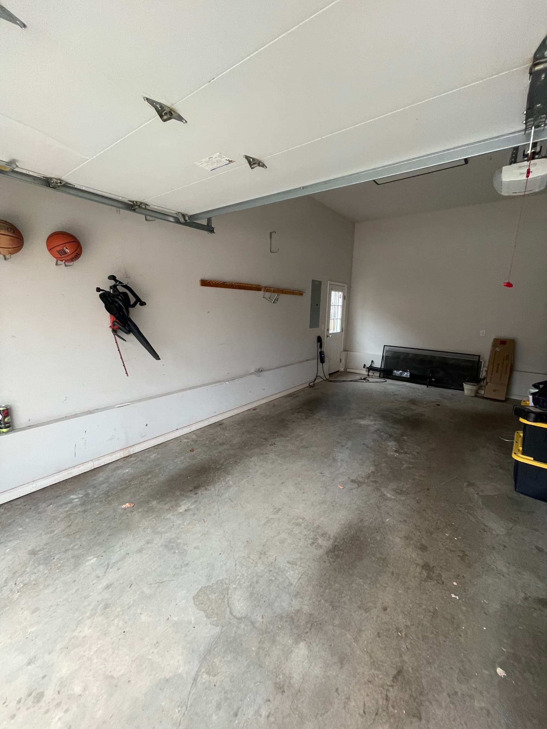 Gallery photos for Effortless Garage Cleanout Done Right: Image #2
